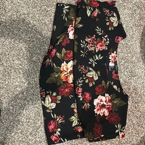 Forever 21 work shirt with short sleeve , floral patters